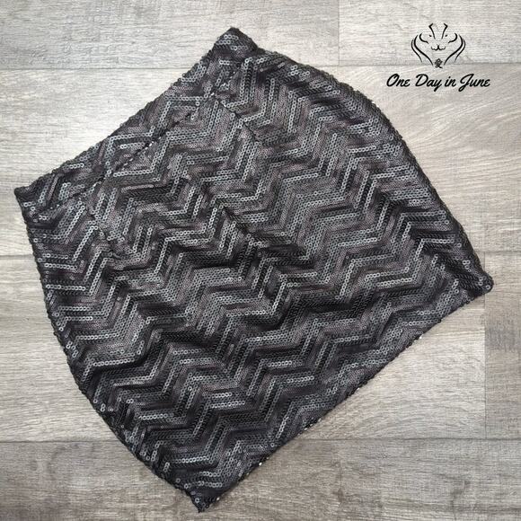 Tobi Sequin Mini Skirt Size S - Picture 5 of 5